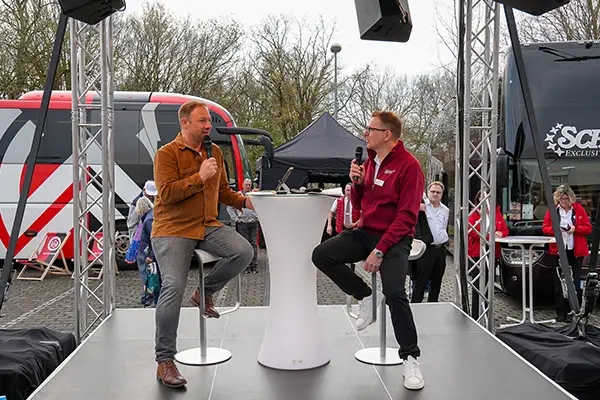 Marco Schuy & Tobi Kämmerer im Interview auf der Bühne am 45. Jubiläum.