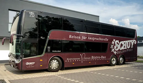 Außenansicht des 5★ Premium-Bistro-Bus Van Hool.