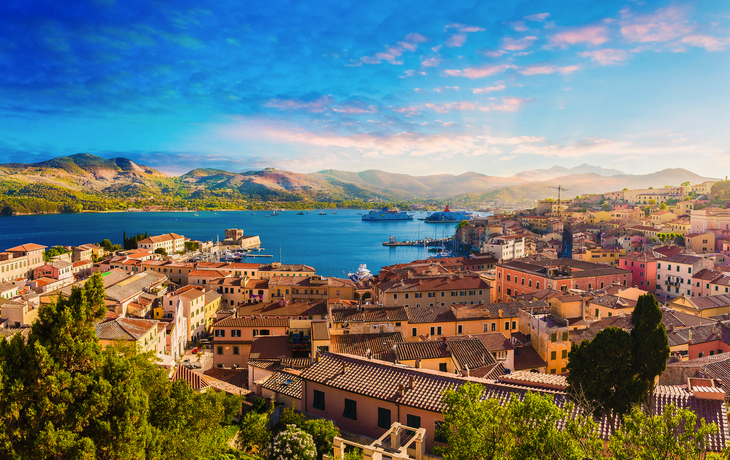 Altstadt und Hafen Portoferraio auf der Insel Elba