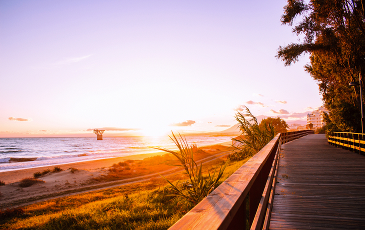 Strand und Promenade von Marbella