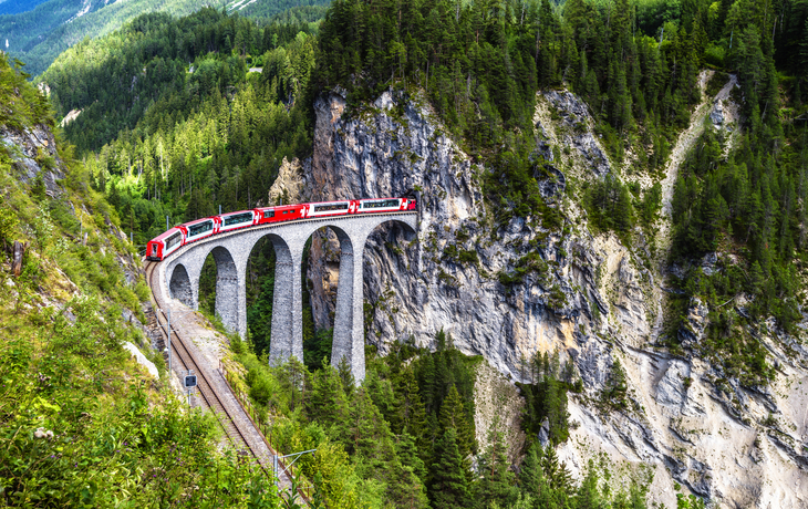 Bernina Express auf dem Landwasserviadukt