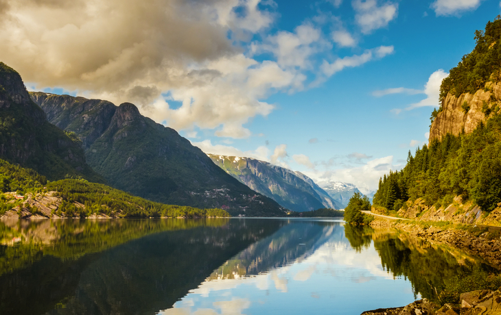 Hardangerfjord in der Nähe von Trolltunga, Norwegen 