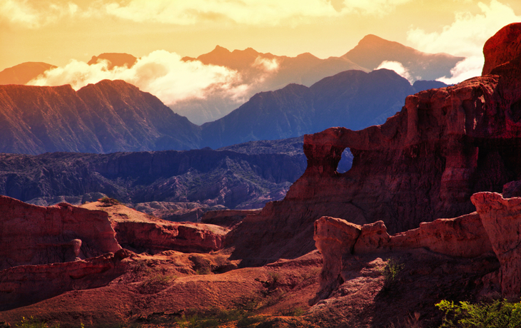 roter Berg in der Nähe der Stadt Cafayate