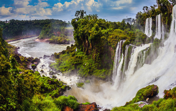 Blick auf die Iguazú-Wasserfälle