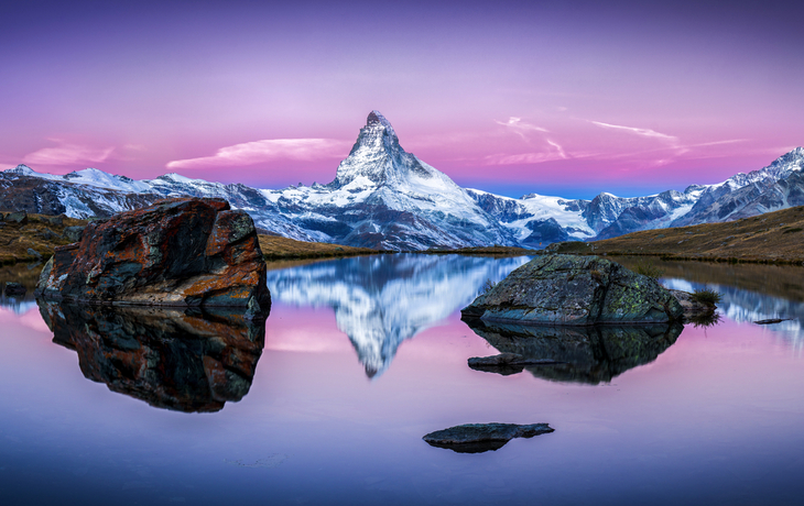 Stellisee in der Schweiz mit Matterhorn im Hintergrund Panorama