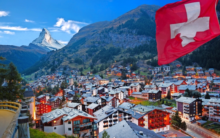 Zermatt Dorf mit dem Gipfel des Matterhorn in den Schweizer Alpen