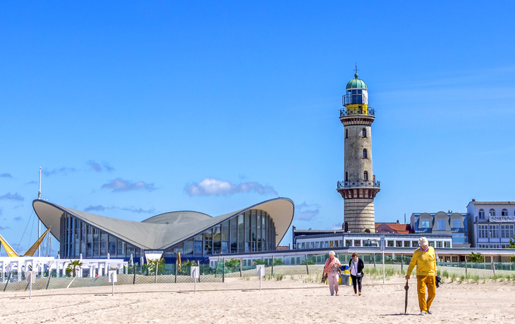 Teepot und Leuchtturm Warnemünde