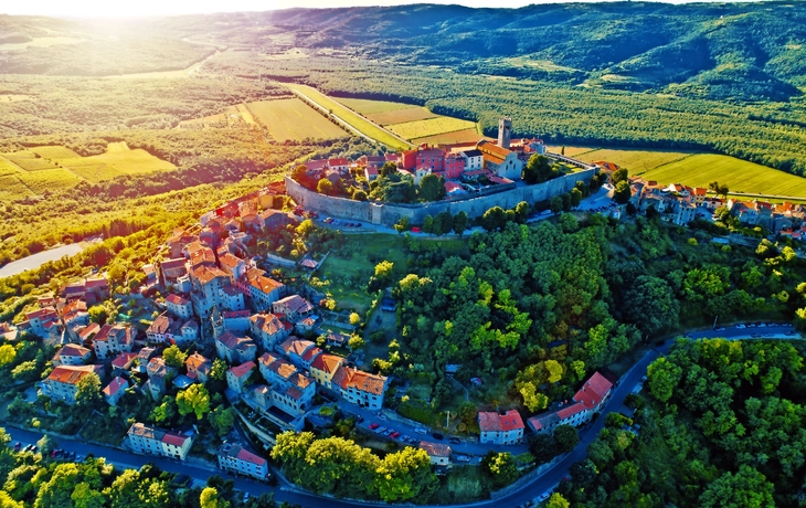 Motovun im Sonnenuntergang