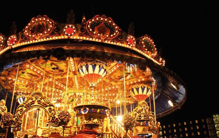 Striezelmarkt auf dem Altmarkt in Dresden, Deutschland
