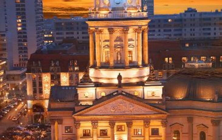 Weihnachtsmarkt am Gendarmenmarkt in Berlin, Deutschland