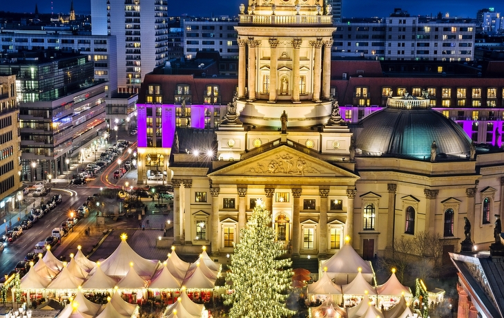 Weihnachtsmarkt am Gendarmenmarkt in Berlin, Deutschland