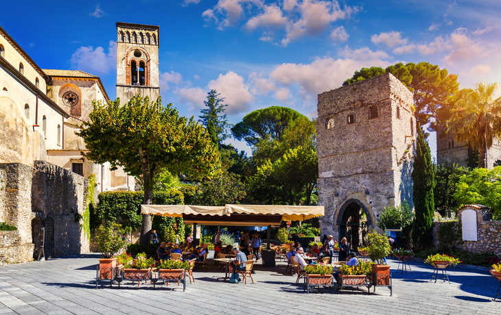 Blick auf das Dorf Ravello an der Amalfiküste in Italien