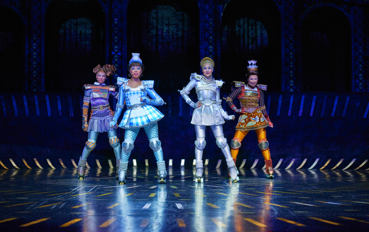 Die Waggons (vlnr) Carrie, Dinah, Pearl und Belle