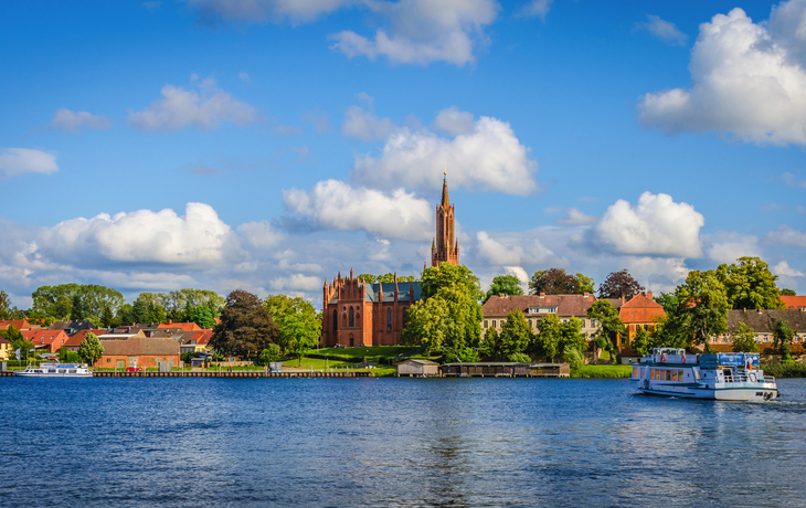 Malchow am Ufer des Malchowers Sees an der Mecklenburgischen Seenplatte
