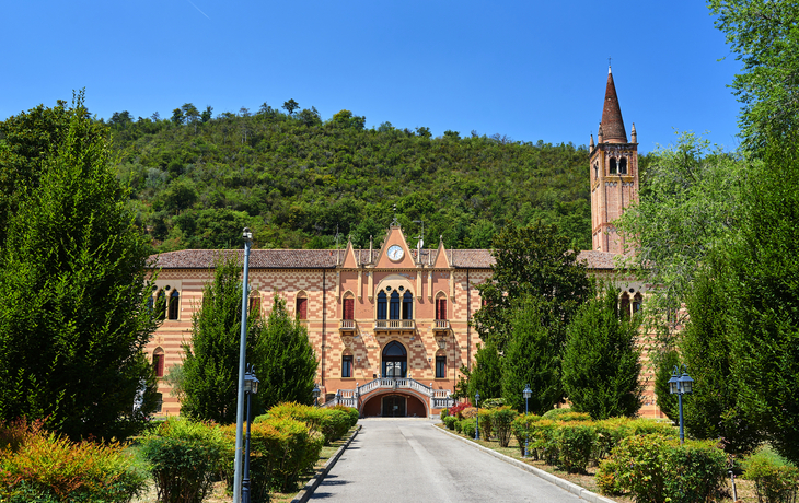 Fassade des historischen Hauses der Gastfreundschaft in Abano Terme