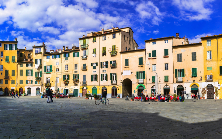 Piazza dell Anfiteatro in Lucca