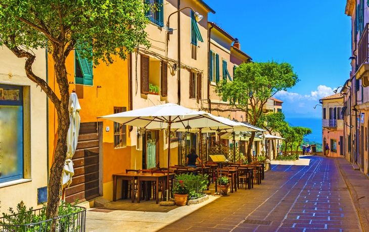 Straße von Capoliveri Dorf in Insel Elba, Toskana, Italien, Europa.