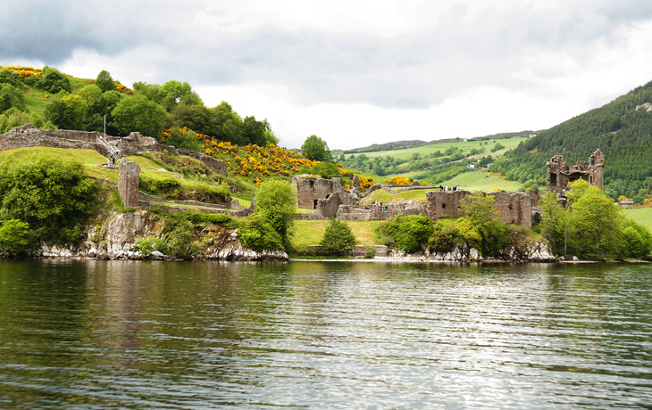 Urquhart Castle - eine am Loch Ness gelegene Burgruine in Schottland, Vereinigtes Königreich
