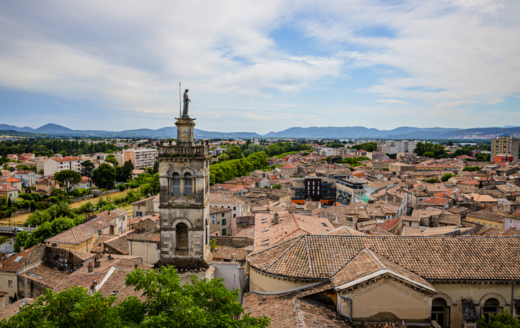 Blick auf die Stadt Montélimar von der Burgmauer aus