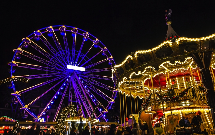 Drehen Riesenrad auf achristmas Markt, Maastricht, die Nethe
