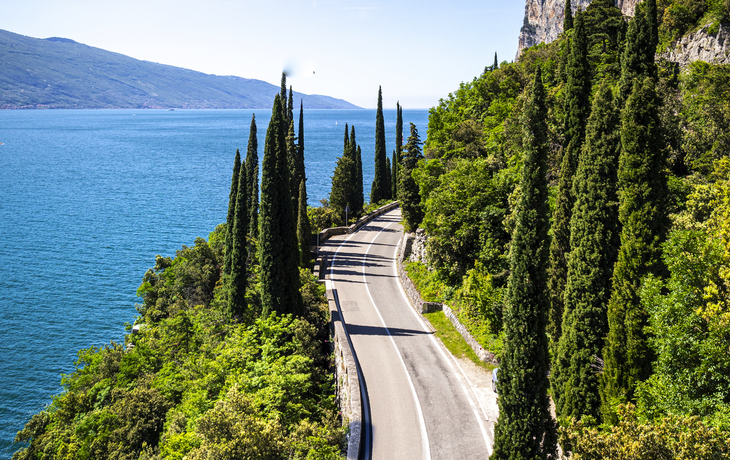 Gardesana Occidentale in der Nähe von Limone sul Garda am Gardasee, Lombardei/ Italien