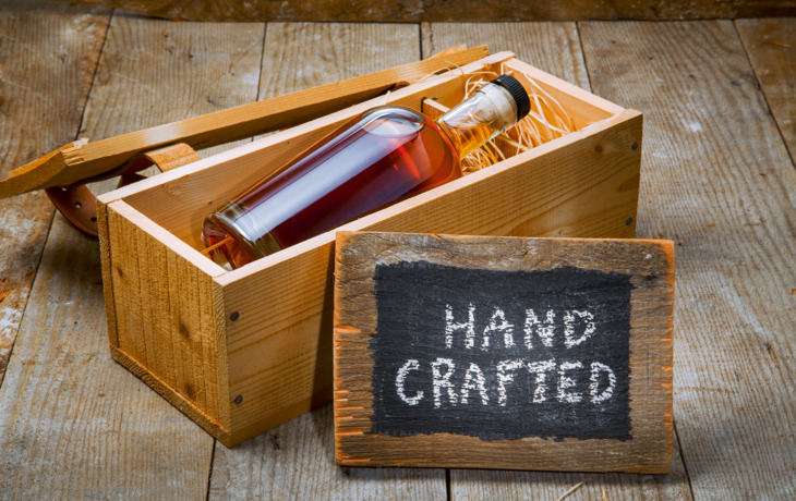 Handgefertigte Whisky Bourbon Rum Geist Flasche im hölzernen Geschenk-Paket-Box