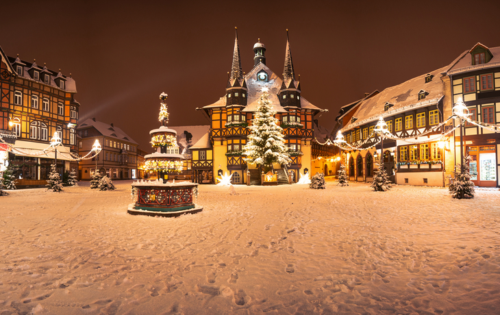 Panorama Wernigerode Weihnachtsmarkt Winter mit Schnee