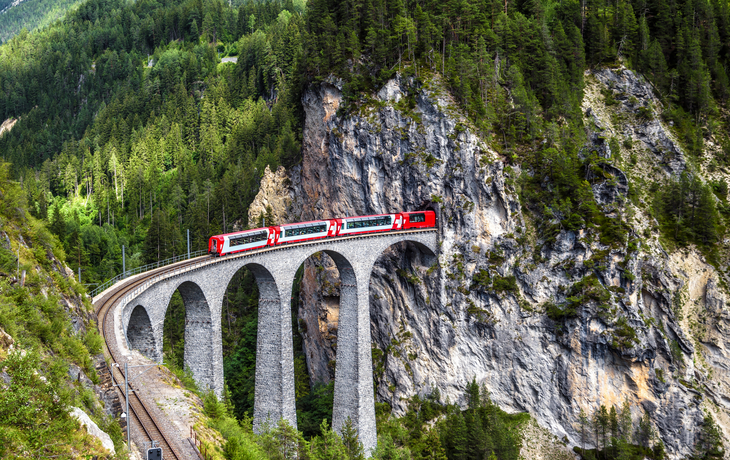 Bernina Express auf dem Landwasserviadukt