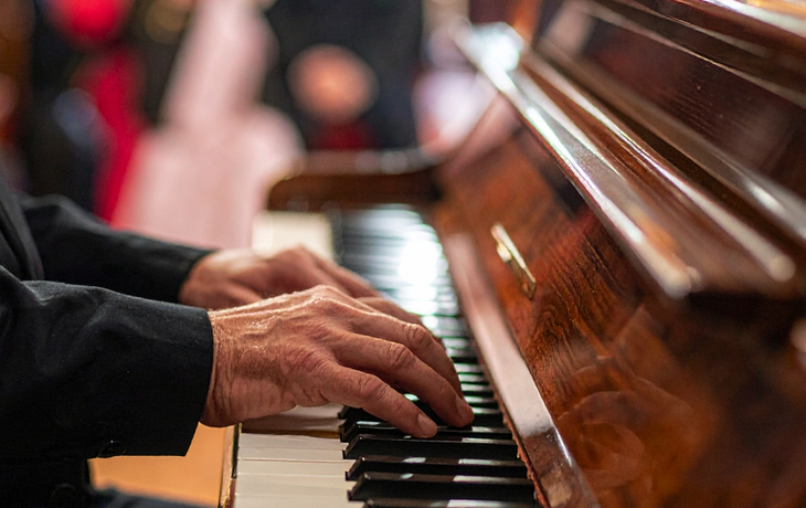 Pianist bei einem Konzert