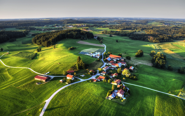 Grubenherz,Eschenau,Chiemgau,Weiler,Dorf,Bauer,Landwirtschaft,Oberbayern,Traunstein,Weiler,Hülgel,Feld,Felder,Wiese,Wiesen,StraÃŸe,Landstraße,Siedlung