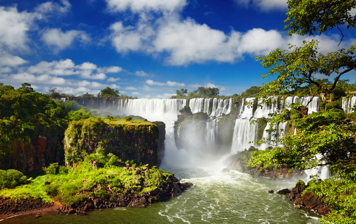 Iguazú-Wasserfälle an der Grenze zwischen Basilien und Argentinien