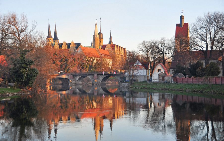 Domblick zu Merseburg am Morgen im Sonnenlicht