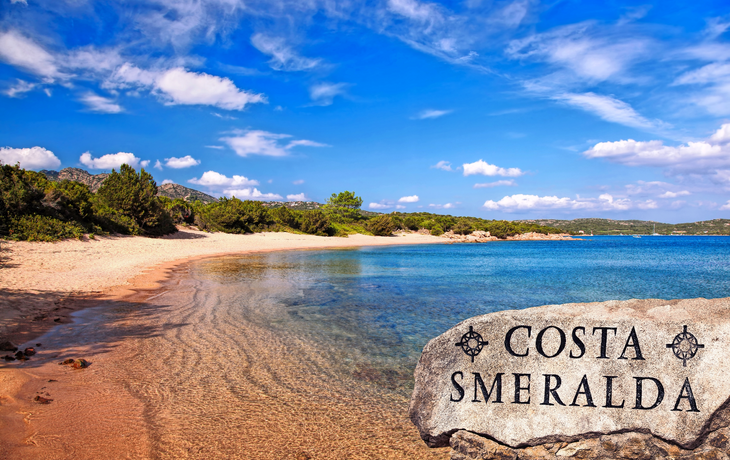 Spiaggia Capriccioli an der Costa Smeralda auf Sardinien, Italien