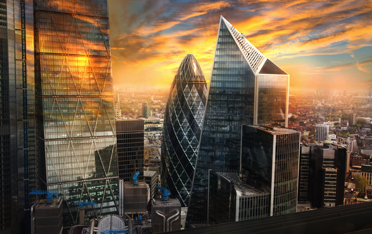Blick auf die Skyline mit den berühmten Finanzgebäuden von London